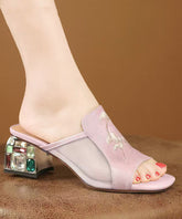 Boutique Sandalen aus klobigem Rindsleder mit Stickerei und Spleißen in Rosa